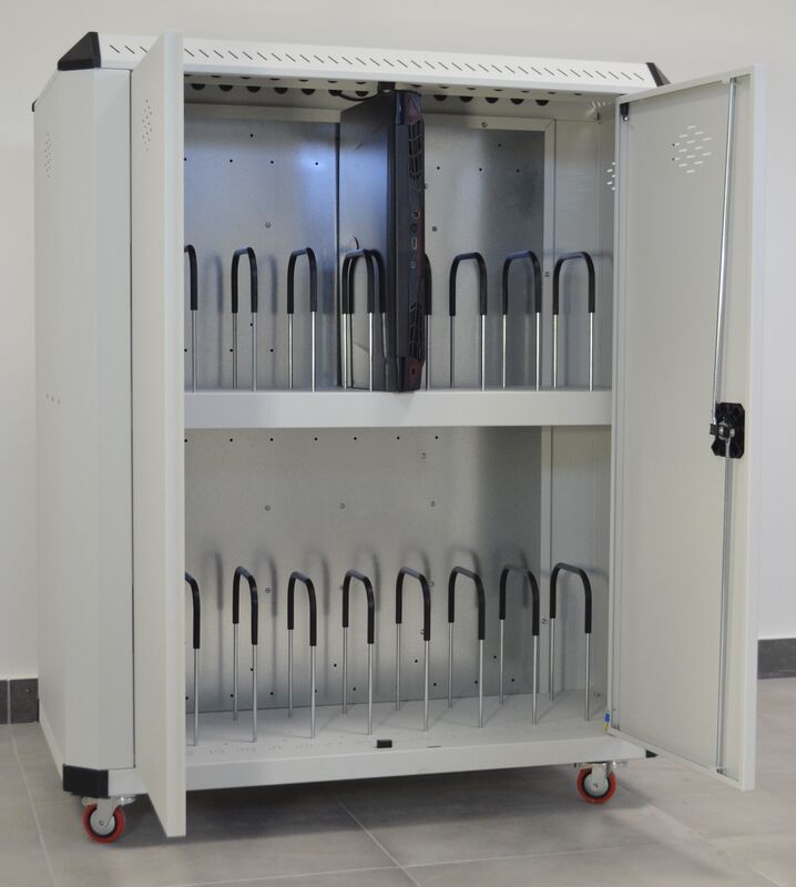 Armario Cargador capacidad para transportar y cargar 30 dispositivos verticales de hasta 15.6" y 15 dispositivos verticales de hasta 17”