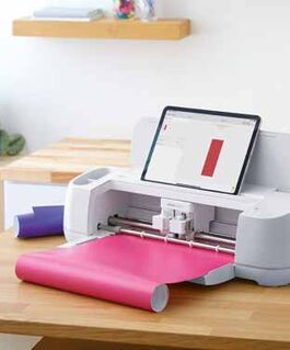 Cortadora Cricut Maker 3, corta  papel,cartón, piel, corcho, papel corrugado, chipboard o madera de balsa, etc.